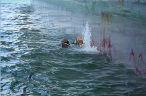 Mergulhadores em serviço subaquático - Reparo Naval Safe Offshore